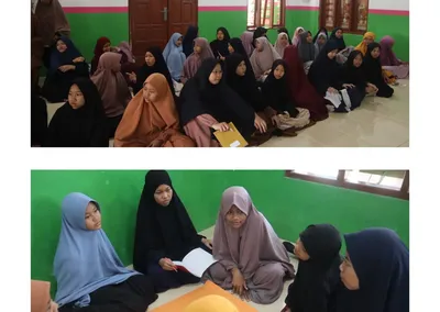 Santriwati baru berkumpul per kelompok saat kegiatan Masta’ri 2025